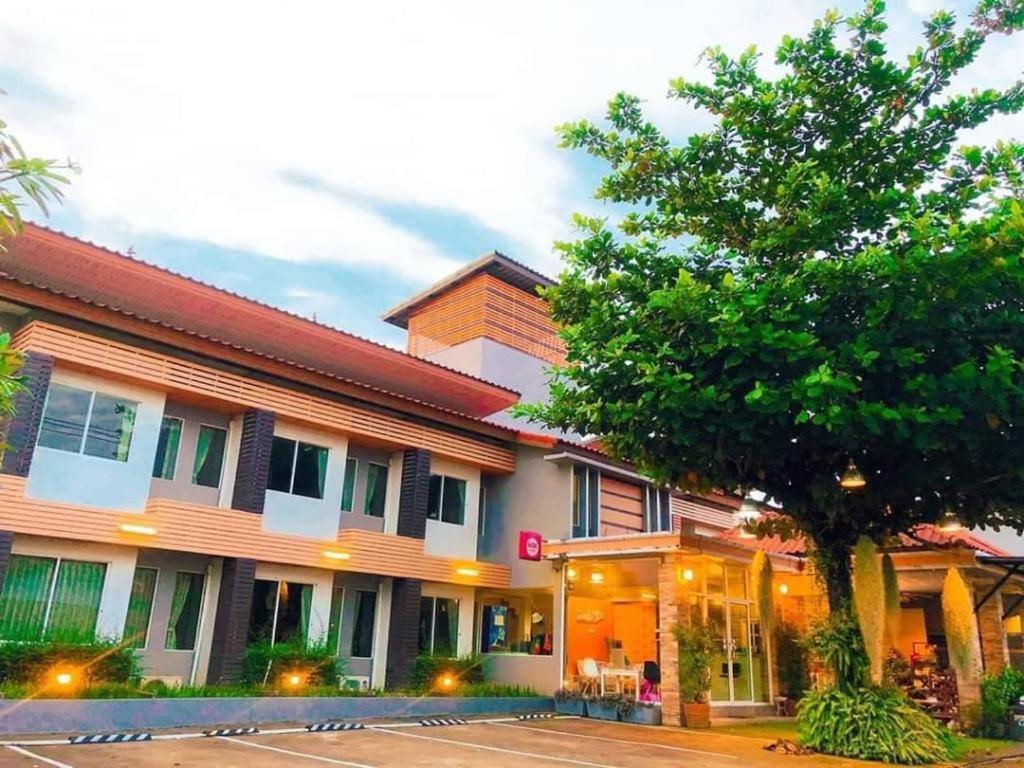 Winhouse Hotel Nan Exterior photo